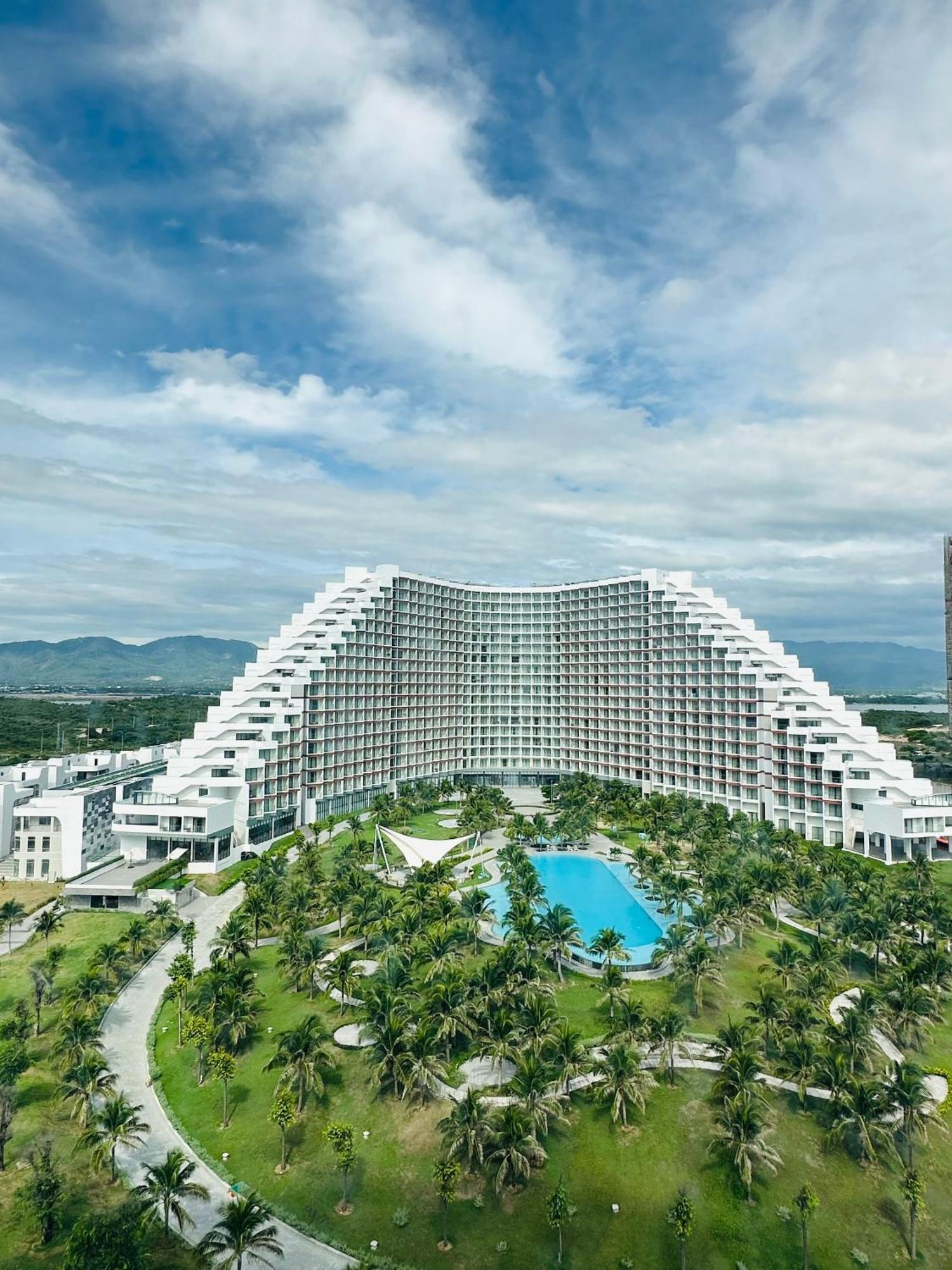 The Cam Ranh Oceanview Apartment Exterior photo
